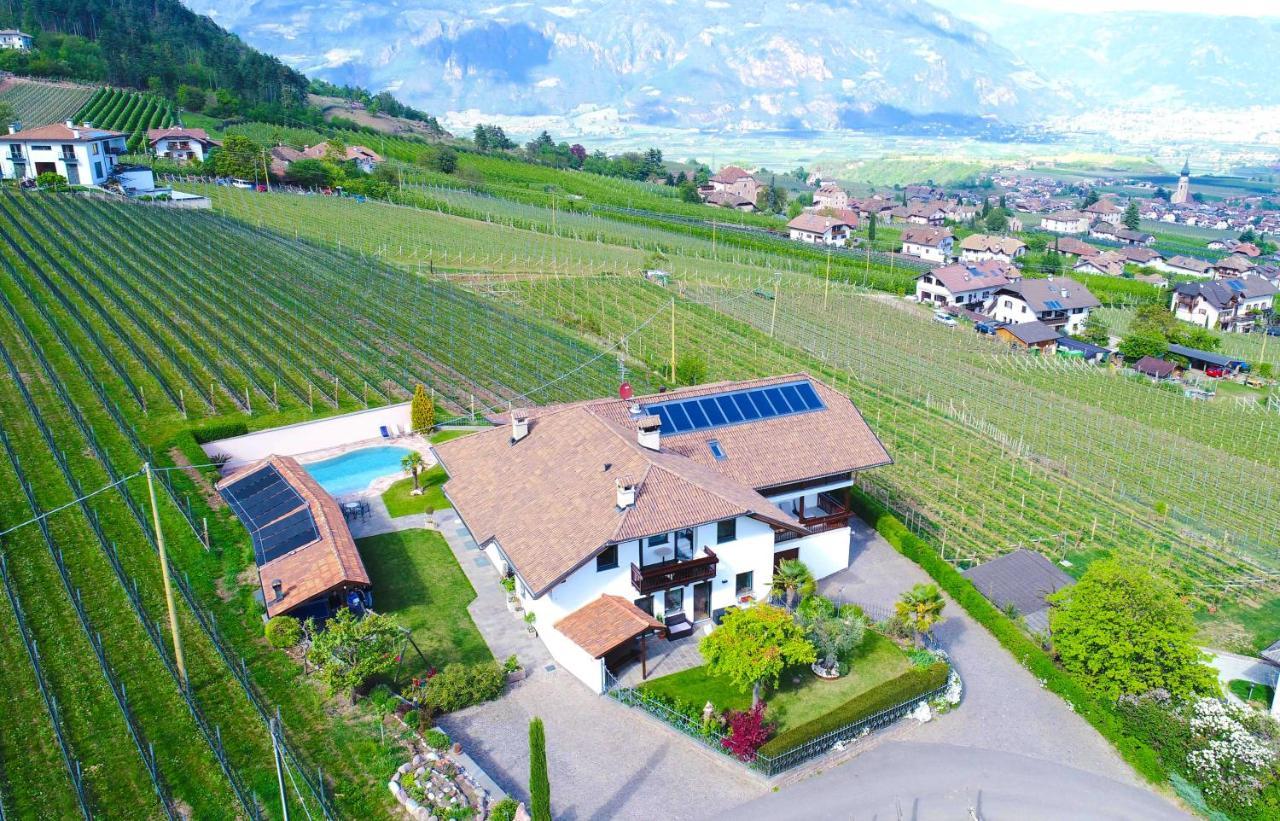 Strahlerhof Apartment Appiano Sulla Strada Del Vino Bagian luar foto